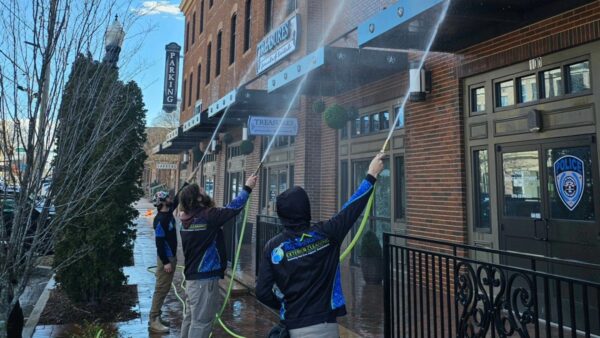 How Long Does It Take to Pressure Wash a House?