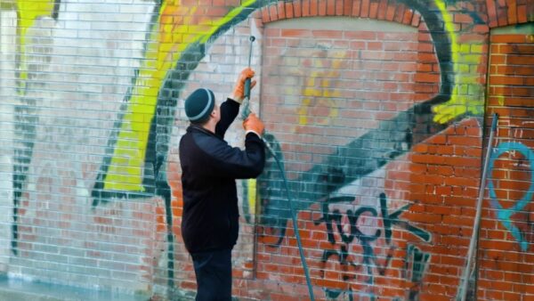 HOW TO REMOVE GRAFFITI WITH PRESSURE WASHING